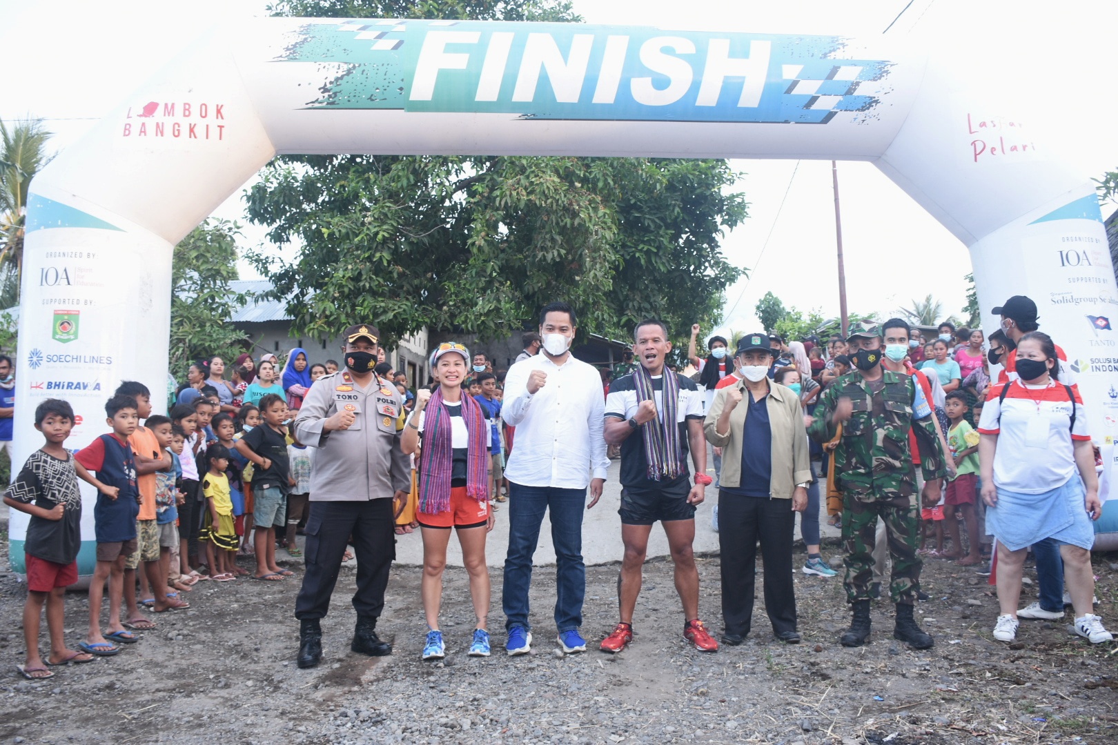 Bupati Melepas dan Wabup Menerima Laskar Pelari di Garis Finish