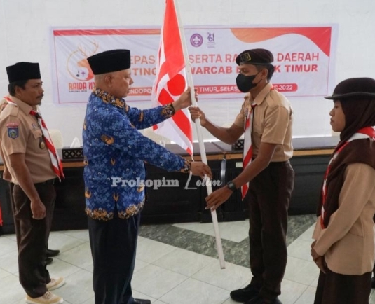 Pesan Sukiman: AGARA TETAP MENJAGA NAMA BAIK KABUPATEN LOMBOK TIMUR SAAT MELEPAS KONTINGEN RAIMUNA KWARCAB LOMBOK TIMUR.