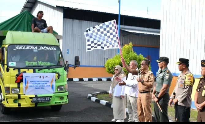 Pj Bupati Lotim Salurkan 140 Ton Beras Bantuan Pangan Ke Sakra Timur dan Kecamatan Selong