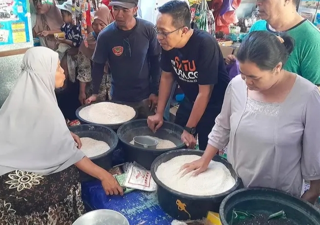Program SULTan Berhasil Kendalikan Inflasi Lotim Maret 2024 Oleh: Ir.Lalu Muh.Kabul, M.AP Ketua Koalisi Kependudukan Kab.Lombok Timur