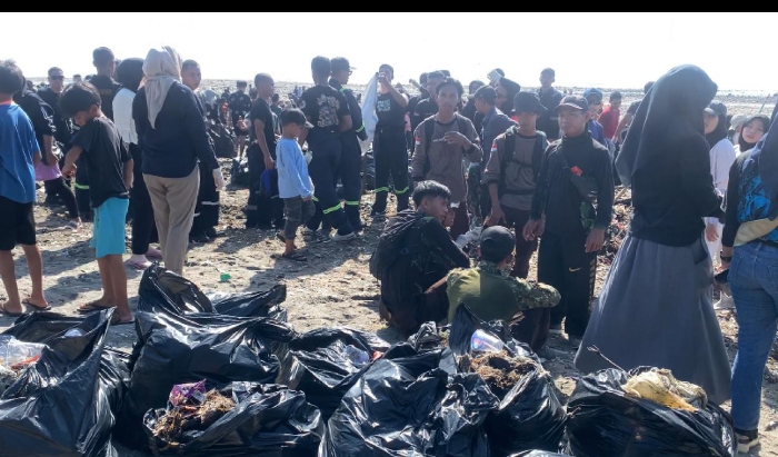Jadi Pantai Ke-5 Terkotor, Pandawara Group Ajak Masyarakat Lakukan Aksi Bersih Pantai di Labuhan Haji Lombok Timur