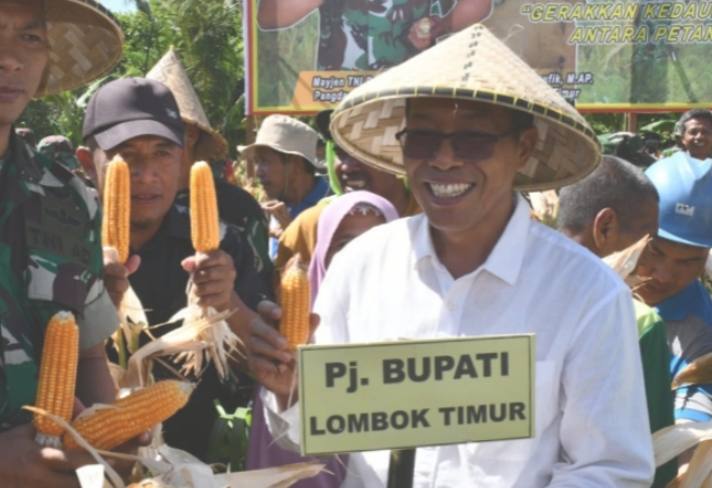 Deklarasi Patriot Pangan, Mayjen TNI Pangdam IX/Udayana Bambang Trisnohadi Panen Raya Jagung di Lombok Timur