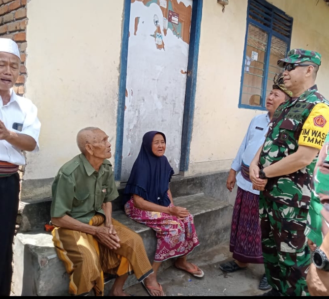Saat Hidup Sudah Senja Jumaiyah Bersama Isteri Lansia 102 Tahun dari Kesik Bahagia Ketika Dapat Bantuan RTLH dari Program TMMD ke 121 .
