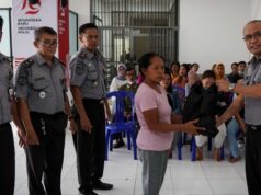 Sambut Hari Bhakti Pemasyarakatan ke-61, Lapas Lombok Barat Bagikan Bansos Kepada Keluarga Warga Binaan
