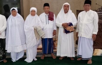 Pemdes Rempung Melepas Tiga Warga yang Akan Menunaikan Ibadah Haji.