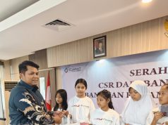 Wujud Sinergi dan Kepedulian Sosial, Bank Jatim Bersama Bank NTB Syariah & IZI Salurkan Bantuan Kacamata Gratis bagi Pelajar di Jawa Timur