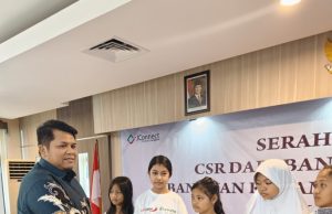 Wujud Sinergi dan Kepedulian Sosial, Bank Jatim Bersama Bank NTB Syariah & IZI Salurkan Bantuan Kacamata Gratis bagi Pelajar di Jawa Timur