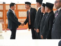 Wakil Bupati Lombok Timur H. Moh. Edwin Hadiwijaya melantik dan mengambil sumpah 61 Penjabat (Pj.) Kepala Desa se-Lombok Timur.