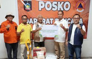 Tanggap Bencana Kebakaran Desa Adat Sade, Bank NTB Syariah Salurkan Bantuan Air Bersih dan Paket Sembako