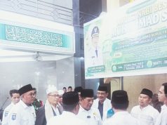 Bupati Warisin Menyampaikan Beberapa Program Pembangunan Lombok Timur Pada Acara Maulid di Desa Rempung.