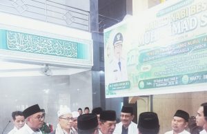 Bupati Warisin Menyampaikan Beberapa Program Pembangunan Lombok Timur Pada Acara Maulid di Desa Rempung.
