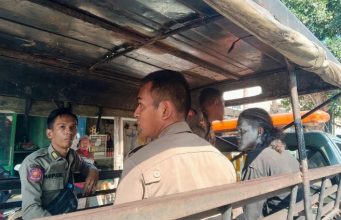 Gerak Cepat! Satpol PP Lotim Amankan Dua Manusia Silver di Lampu Merah Rempung