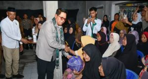 Bukan Sekadar Bagi Uang: BAZNAS Lotim Suntik Rp 90 Juta untuk 60 Pedagang Pasar Tenten, Bupati: Jangan Habiskan untuk Bayar Utang Rentenir!